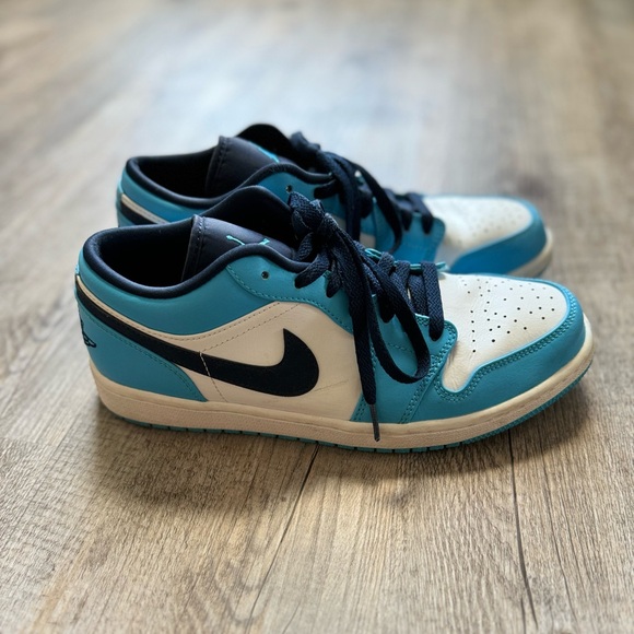 Jordan 1 Low 'UNC' (2021) - White/Powder Blue/Obsidian - Picture 8 of 9